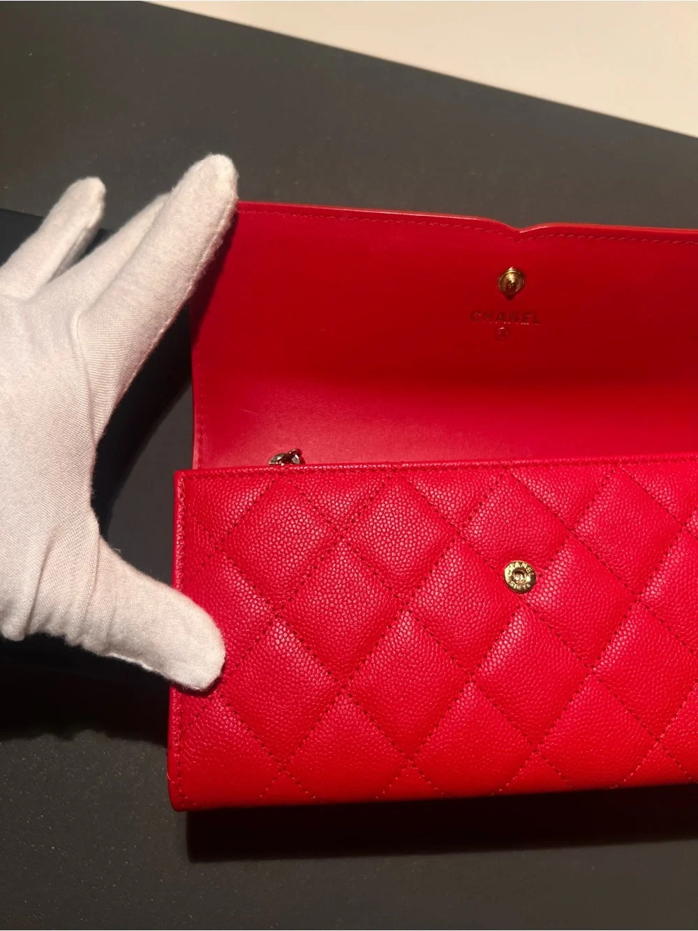 NEW Chanel Caviar Quilted Large CC Filigree Gusset Flap Wallet Red w/ Gold HW